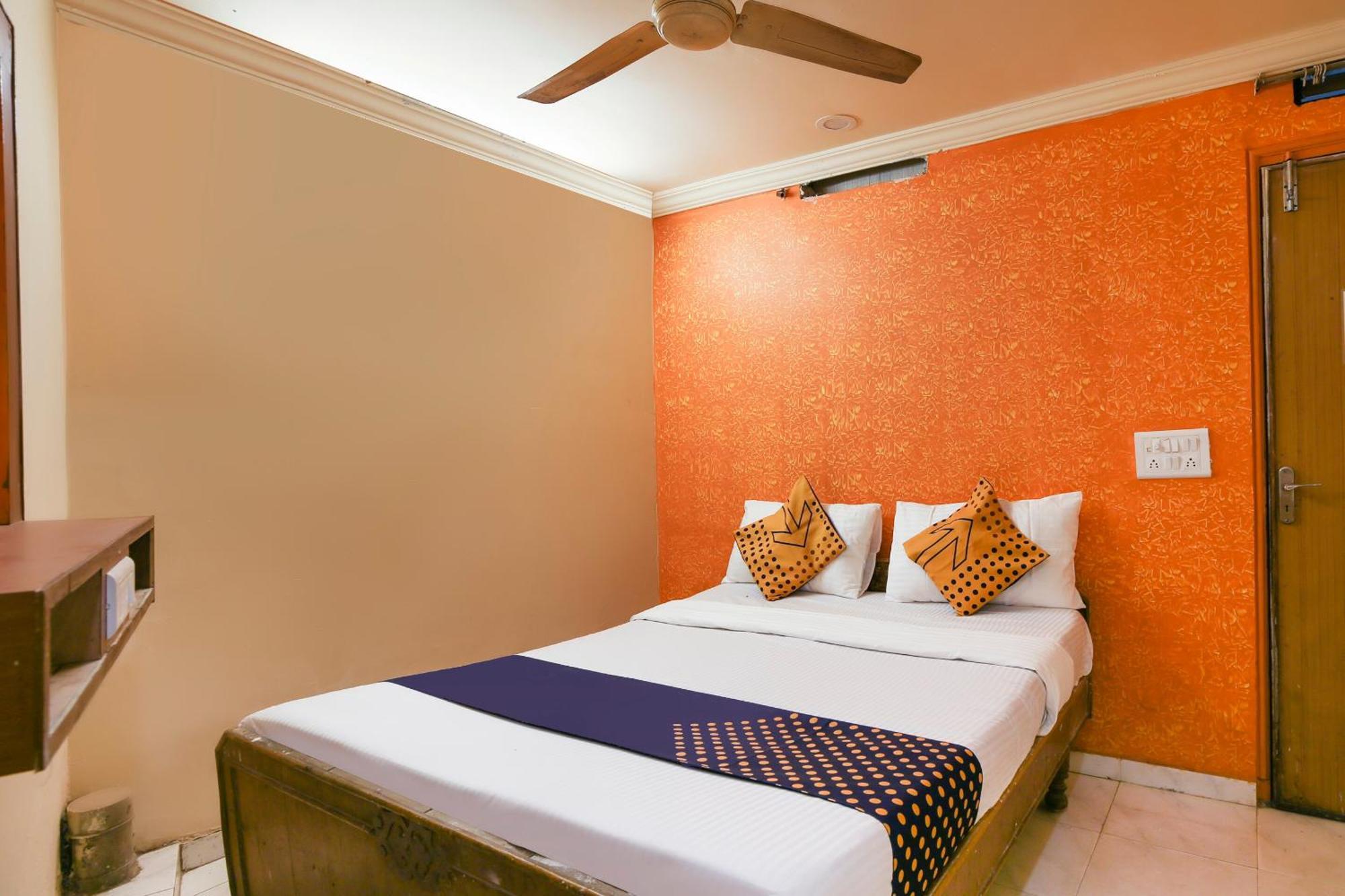Hotel O Super Guest House Ahmedabad Buitenkant foto