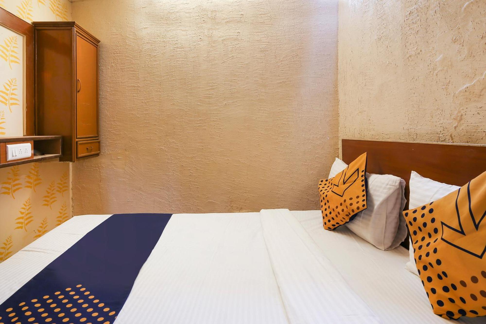 Hotel O Super Guest House Ahmedabad Buitenkant foto